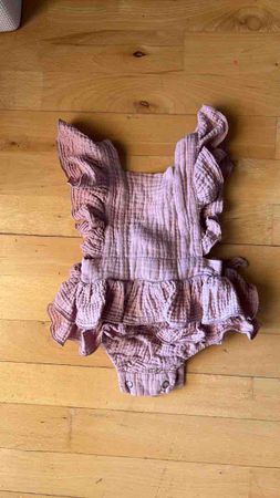 Baby Strampler Röschen Grösse 56 Rosa gebrauchter Zustand