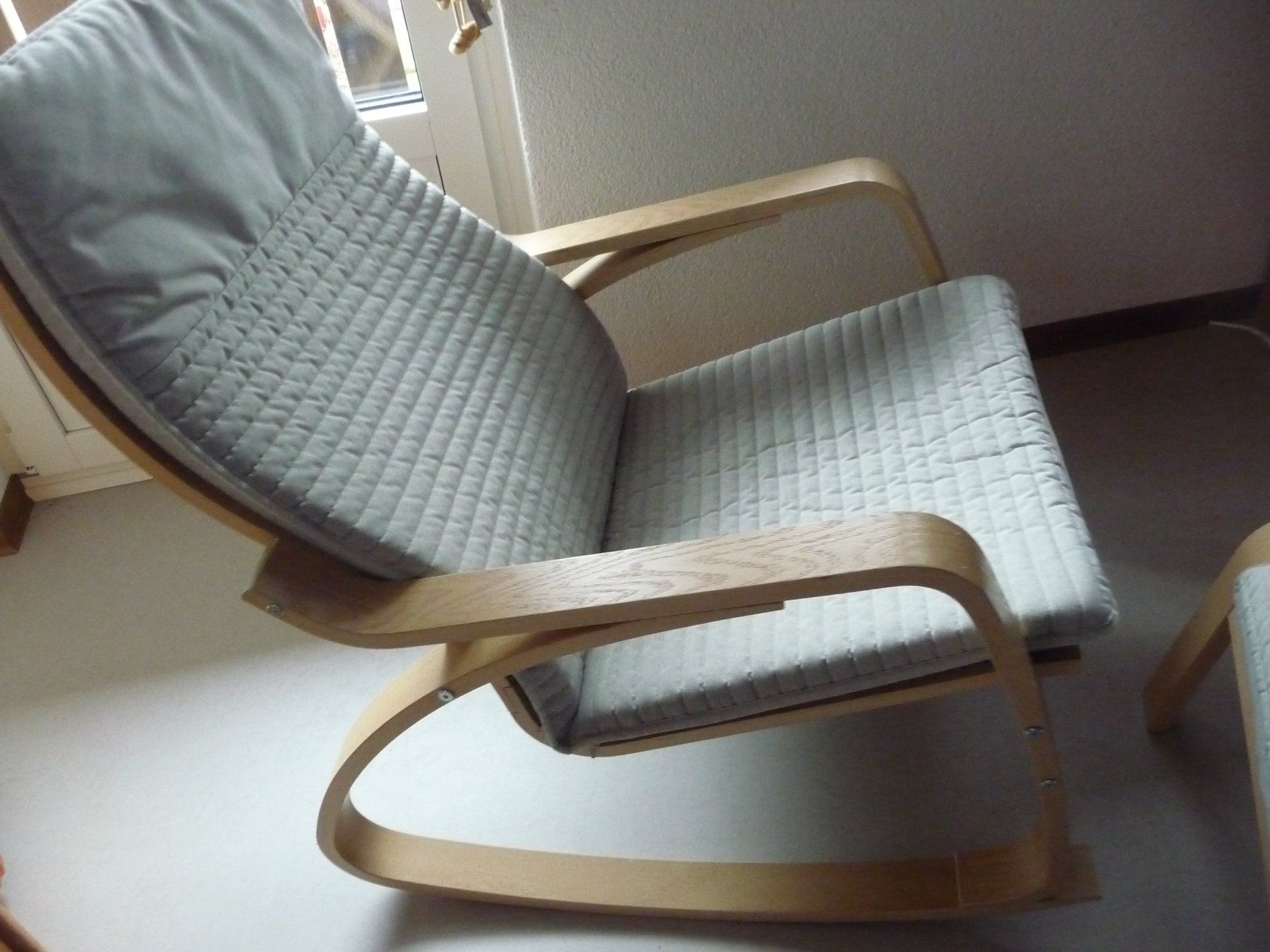 Ikea Sessel: Poäng Schaukelstuhl mit Hocker, neuwertig – Neu (gemäss Beschreibung) aus Kirchberg BE von lavendel02 3