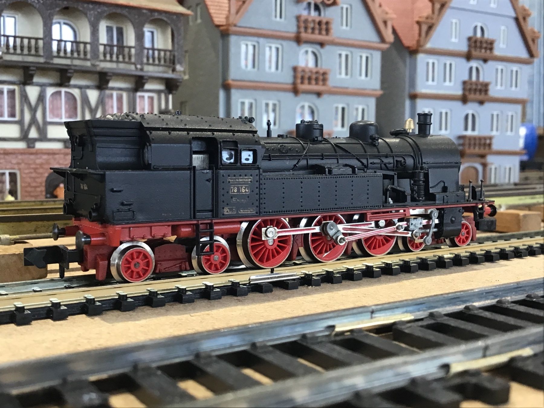 Arnold Modellini di ferrovie: ARNOLD SPUR N Dampflok BR 78 – Usato da Männedorf venduto da Modell-Spezialisten 2