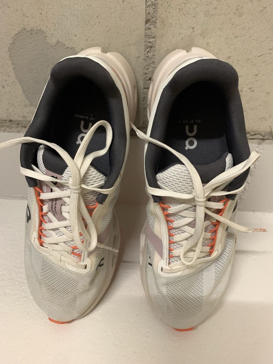 On Chaussures femmes: Laufschuh Marke ON – Neuf (Voir description) à Frauenfeld par maggia5 1