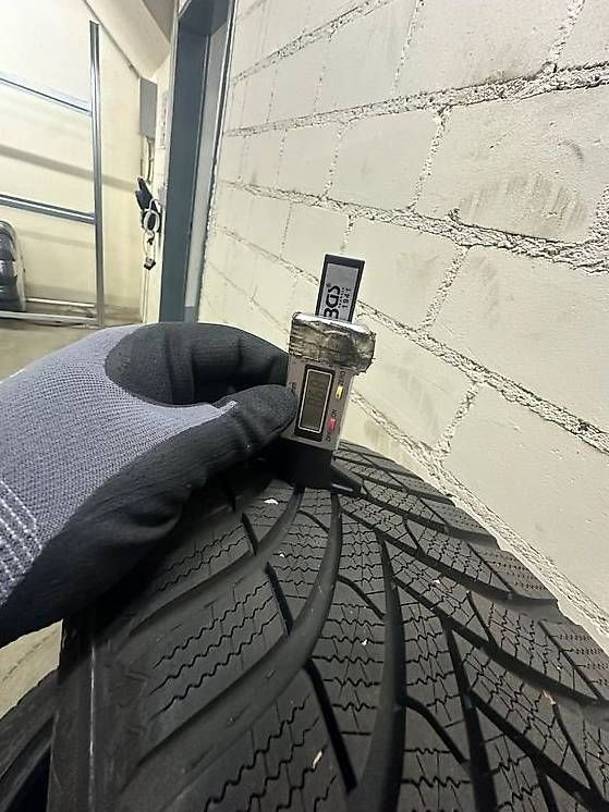 Pneumatici & Ruote complete: 215/45 R18 93V Semperit Winterreifen – Usato da Uster venduto da AMAG-Retail-Uster 1