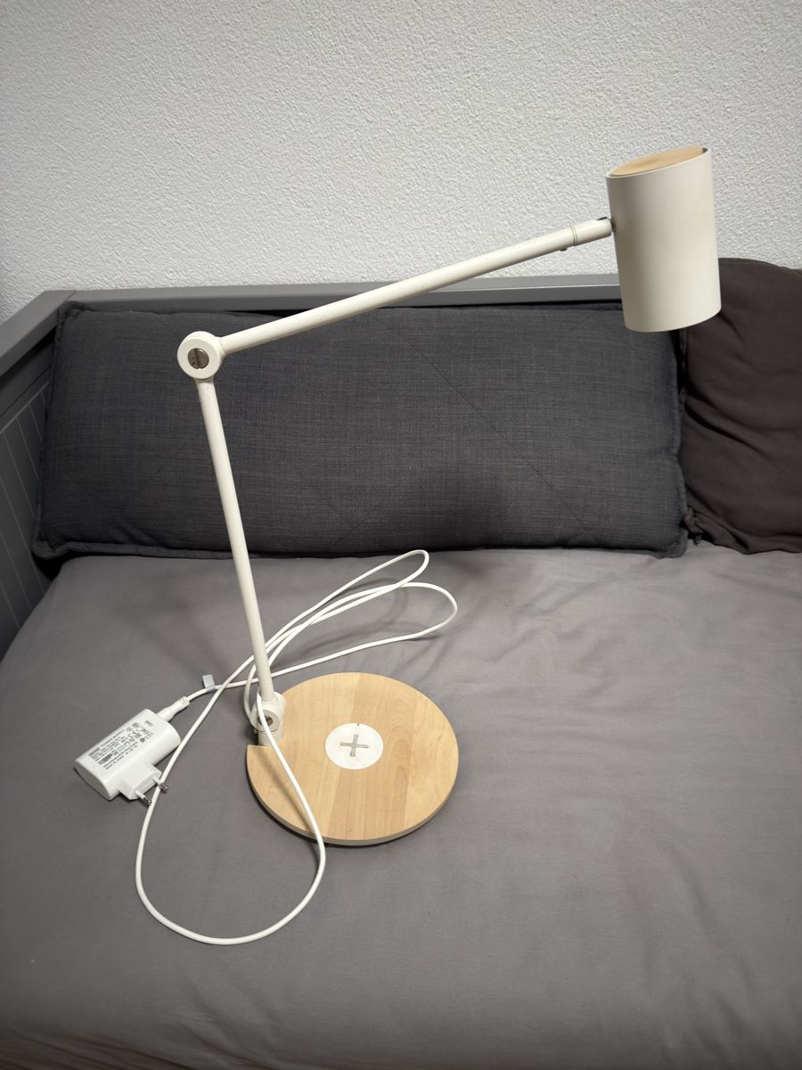 Ikea Lampade: IKEA Tischlampe mit Ladefunktion und USB-A – Usato da Dottikon venduto da rentosio