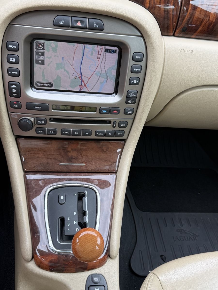 Jaguar Automobili: Jaguar X Type 3.0 2010 – Usato da St.Gallen venduto da nouah 9