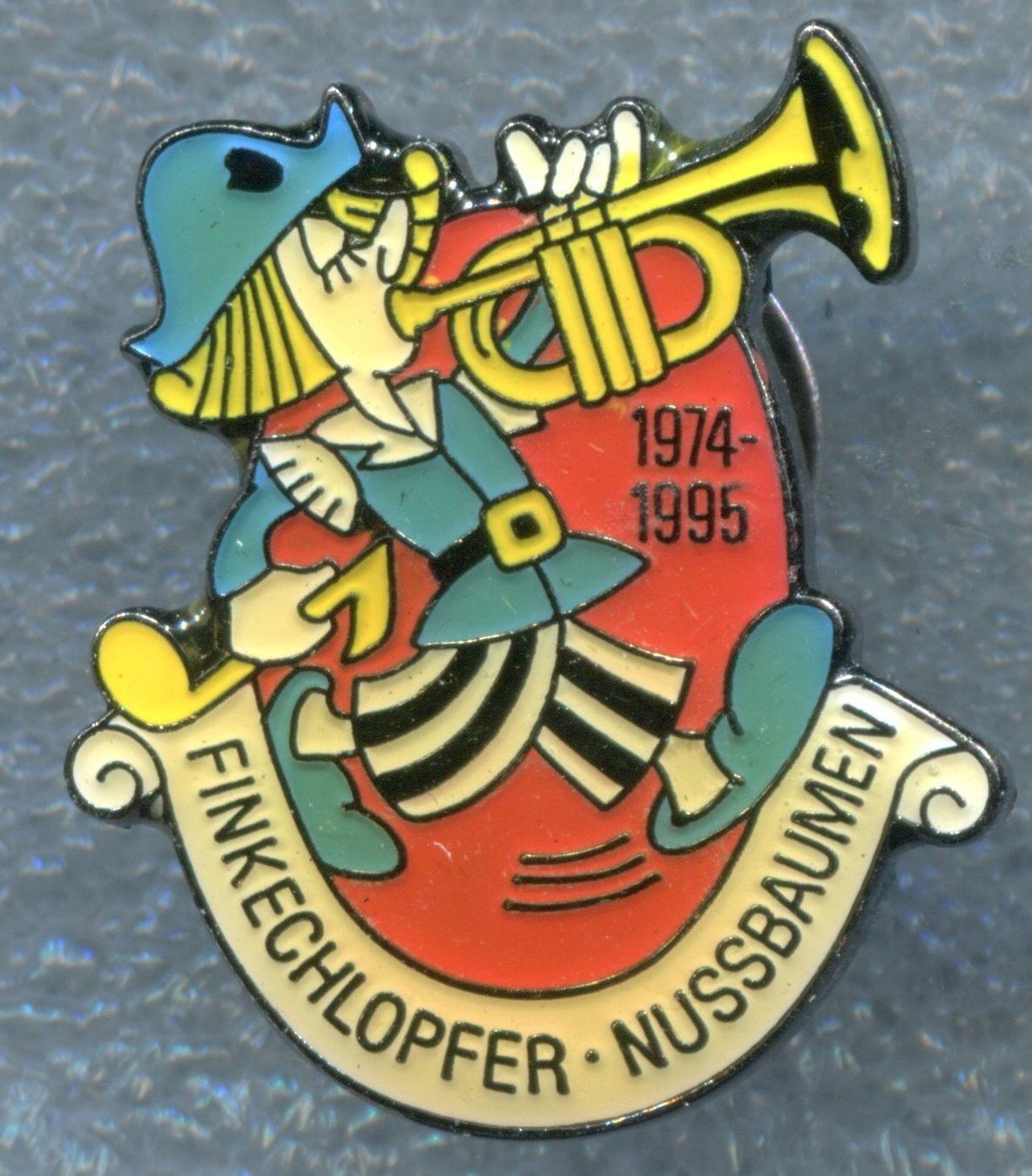 Plaketten & Abzeichen: FINKECHLOPFER  NUSSBAUMEN 1974-1995 – Gebraucht aus Winterthur von Sammleroase