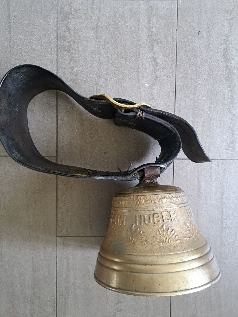 Glocken & Treicheln: Alte Kuhglocke mit Lederriemen – Gebraucht aus Münchenbuchsee von jarom2016 5