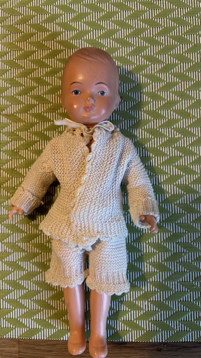 Bambole: Antike Celluloid-Puppe,, mit Strickkleider – Usato da Balsthal venduto da wasserente