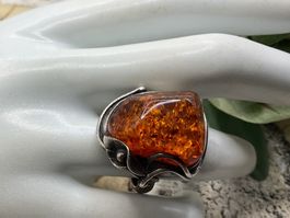 Antiker Ring mit grossem, baltischem Bernstein, Gr.55