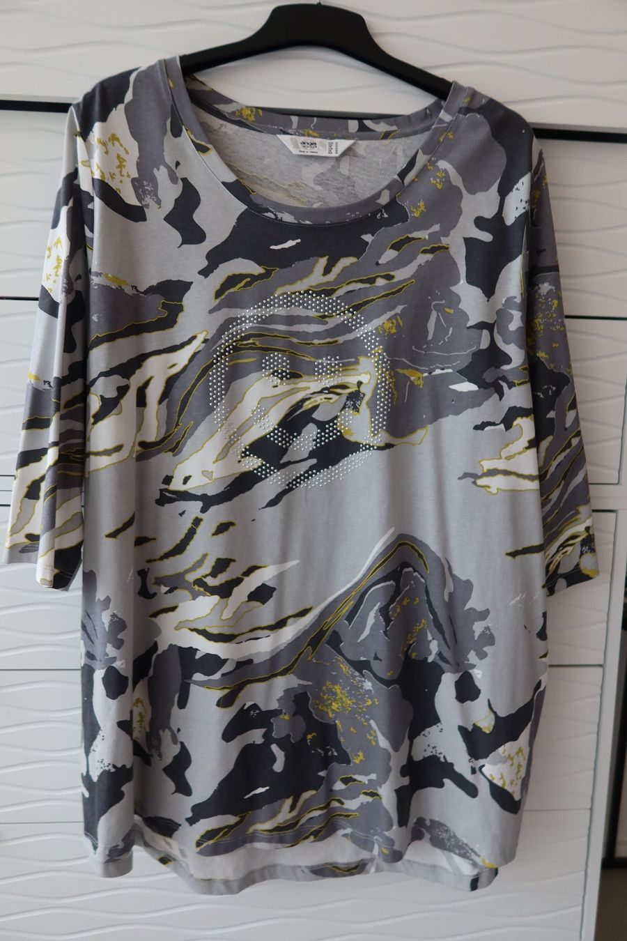 T-shirt: Damenshirt Grösse 54, 100% Baumwolle - NEU – Nuovo e nell'imballaggio originale da Zürich venduto da Piki7