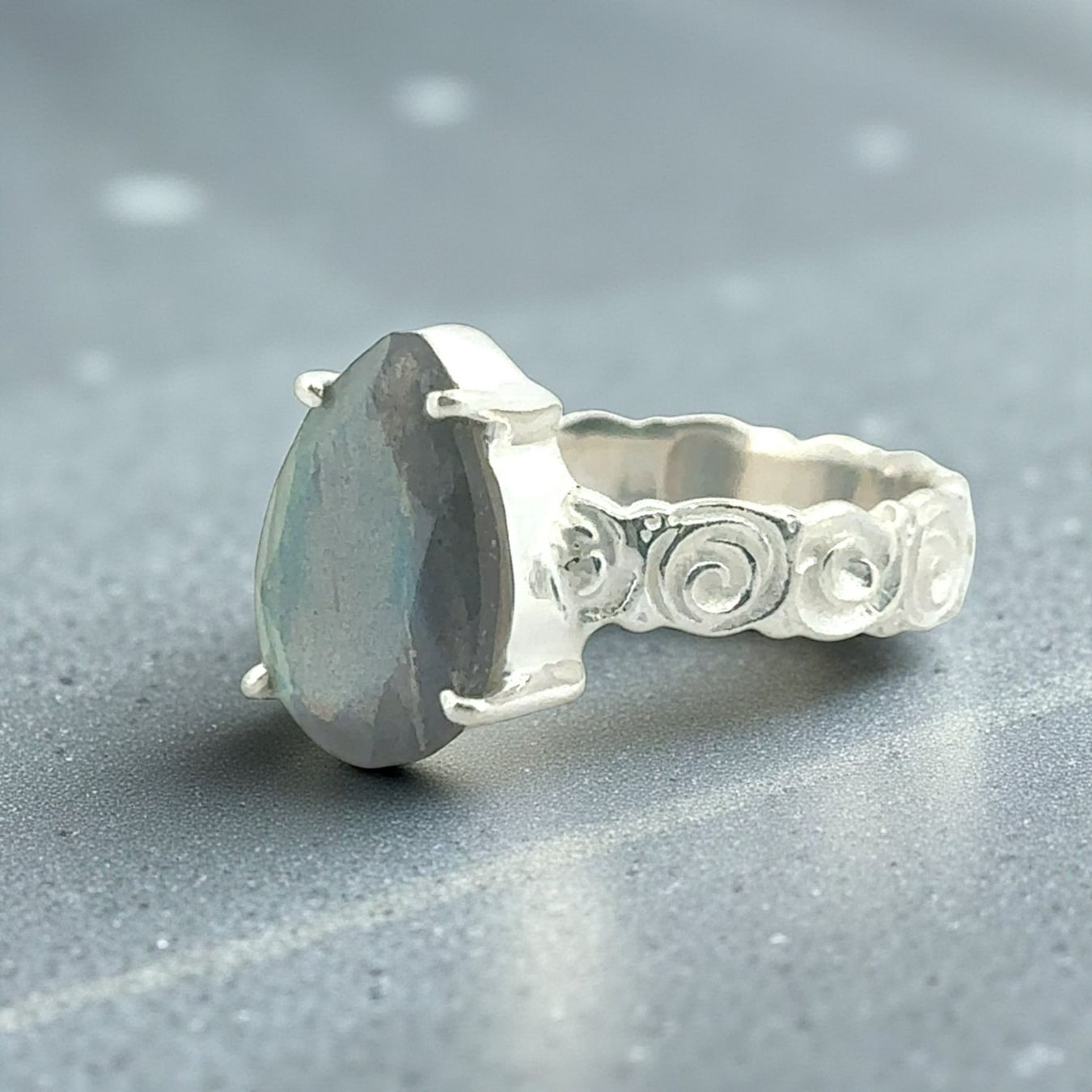 Olga Ribler Anelli: Unikate Silber Ring 925 mit Labradorit  Grösse 59 – Nuovo (secondo la descrizione) da Luzern venduto da Schmuckoutlet 2