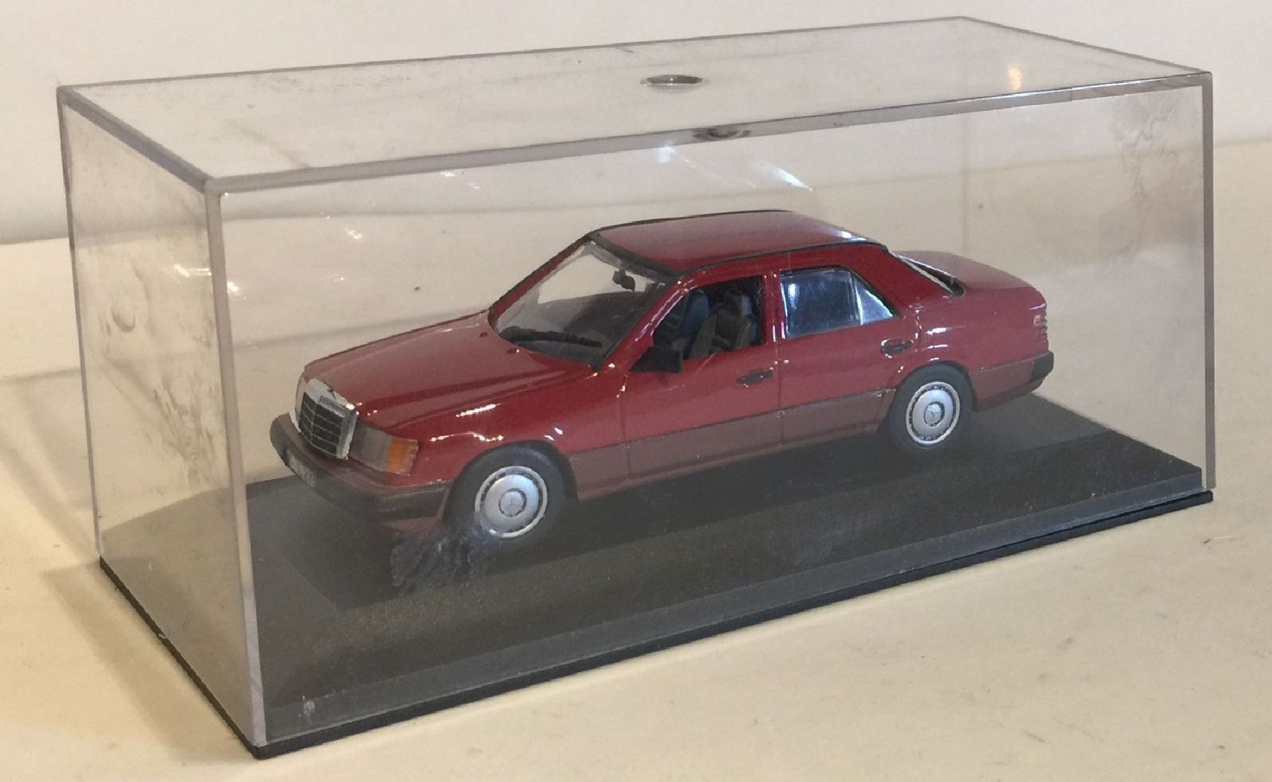 Minichamps Modellautos: MINICHAMPS  Mercedes-Benz 200D – Gebraucht aus Sonceboz-Sombeval von Decolove 5