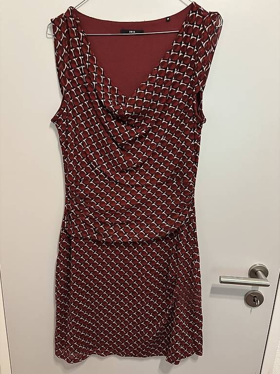 Vestiti: Schickes Kleid von Zero – Usato da Rumlikon venduto da ste_5jgh