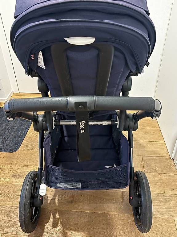 Bugaboo Kinderwagen: Bugaboo Fox 3 Complete Classic dark navy + viele Accessoires – Gebraucht aus Zürich von Noooiethai 1