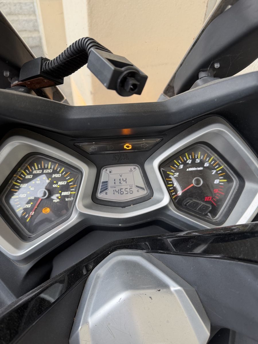 Sym Strada: Motorroller SYM Cruisym 300i rot  – Usato da Biel/Bienne venduto da Charlie.Dotcom 3