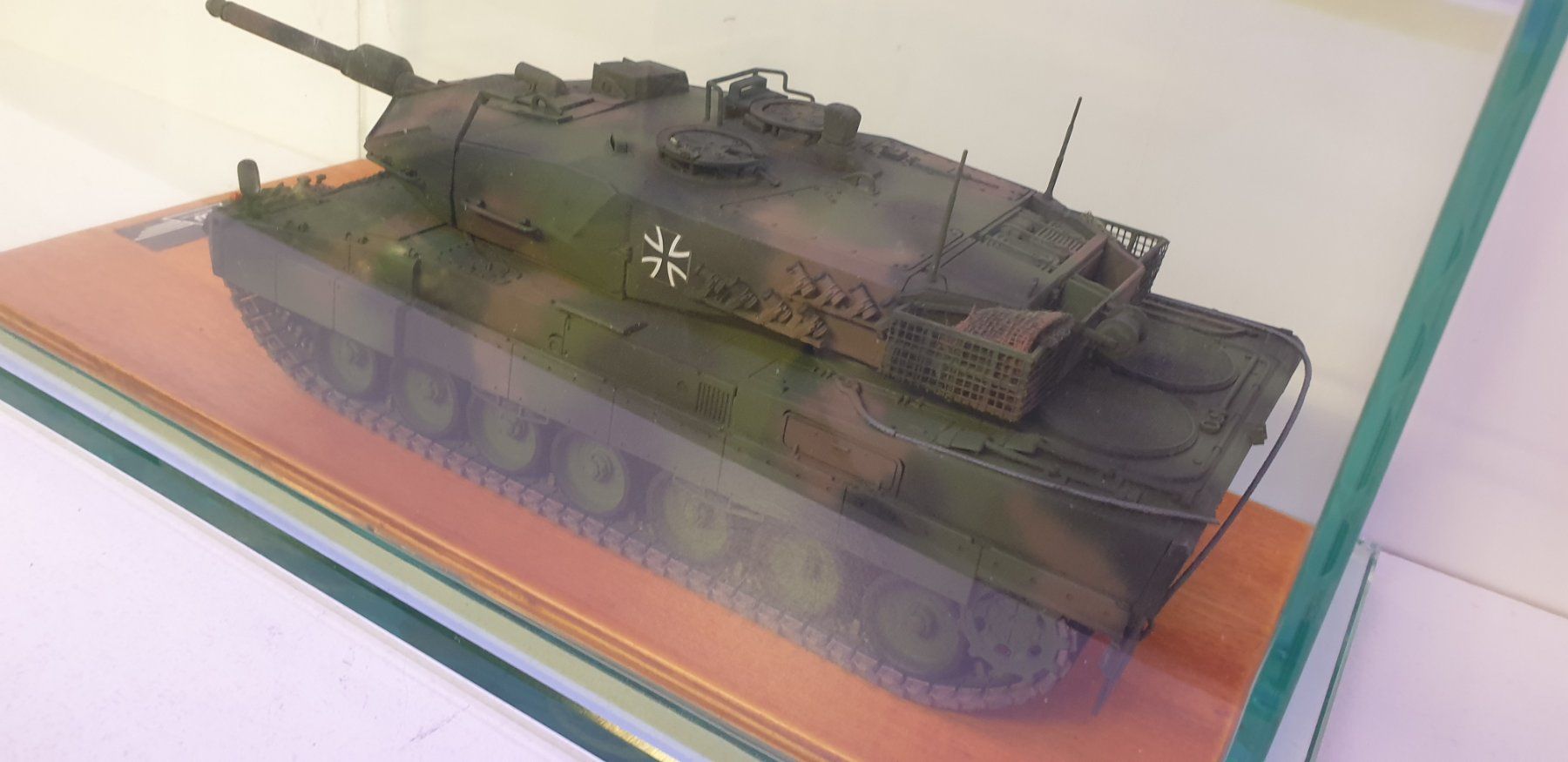 Kit di modellismo & Modellini statici: Modell Panzer Leopard 2A7+ mit Vitrine Top Zustand – Usato da Neuenhof venduto da ludovicco 4