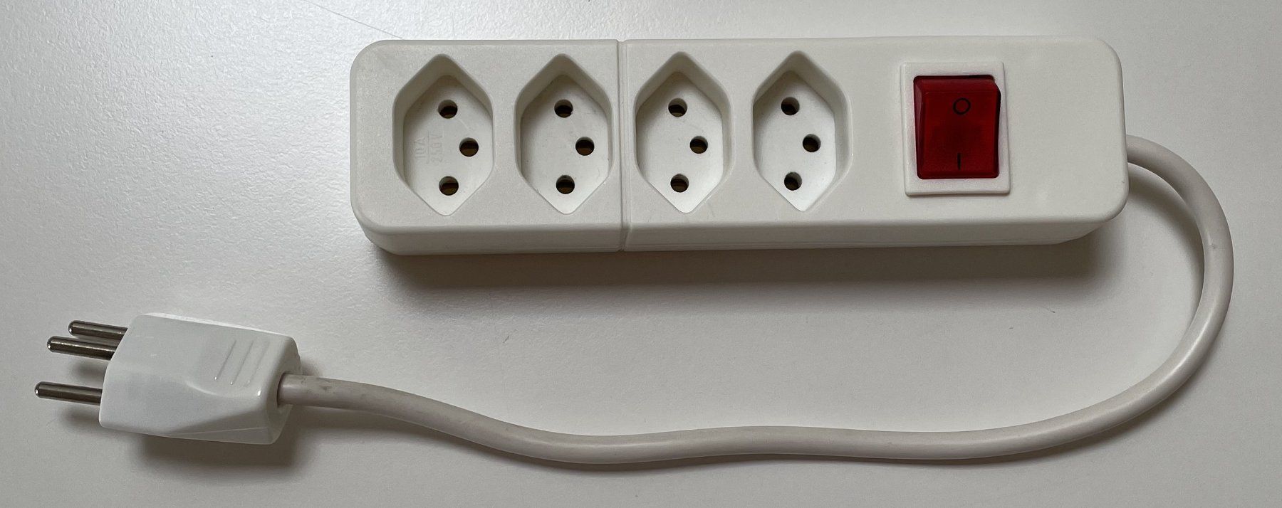 Spine: Steckdosenleiste 4er mit Schalter – Usato da Cham venduto da fiopel