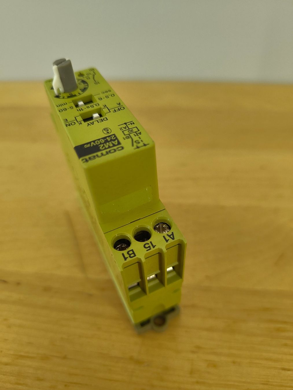 Componenti elettronici: Comet AM2 Zeitrelais 24-60V 0.5s-60min – Usato da Emmenbrücke venduto da BlSi 5