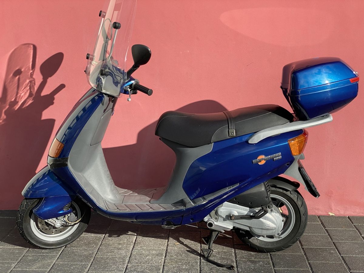 Piaggio Scooters: Piaggio Sfera 125 – Gebraucht aus Meggen von  5
