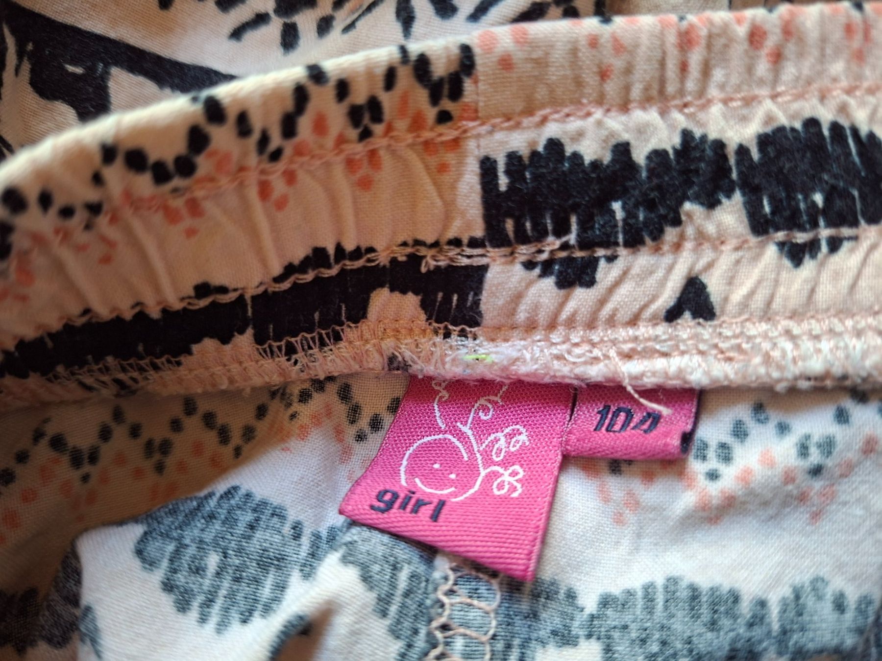 Pantalons: Kurze Hose Mädchen Gr. 104 – D'occasion à Erlinsbach par pfunky 2