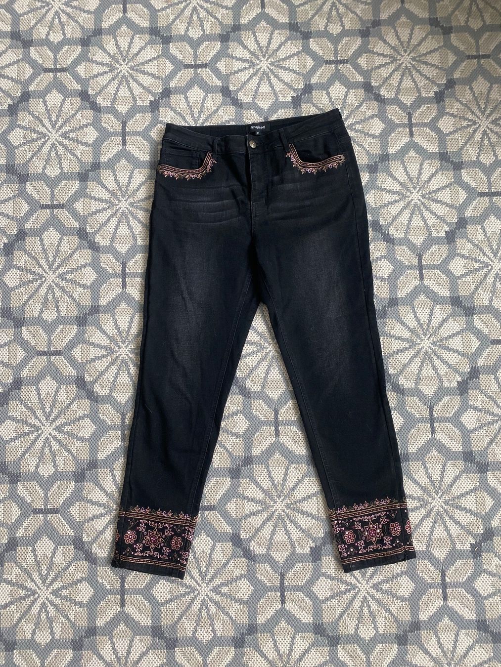 Desigual Jeans: Desigual Jean cropped, size M-L stretched – Neu und originalverpackt aus Safenwil von rgs_tg62 1