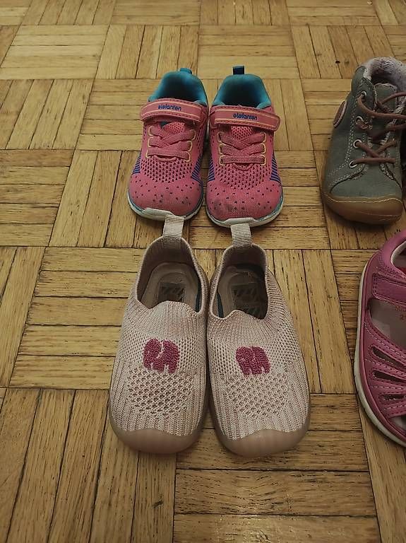 Scarpe per ragazze: Kinder Mädchen Schuhe Gr 21 und 22 – Usato da Zürich venduto da ste_hv76 2