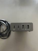 Ladegerät mit 2 USB-C- und 2 USB-A-Anschlüssen