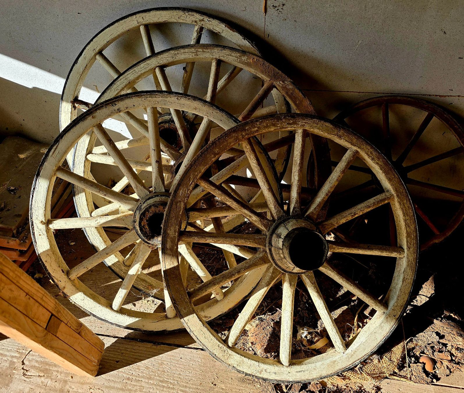 Tutte le decorazioni: Antike Wagenräder Dekoration 5 Stücke – Usato da Agasul venduto da ire_h9wl 1