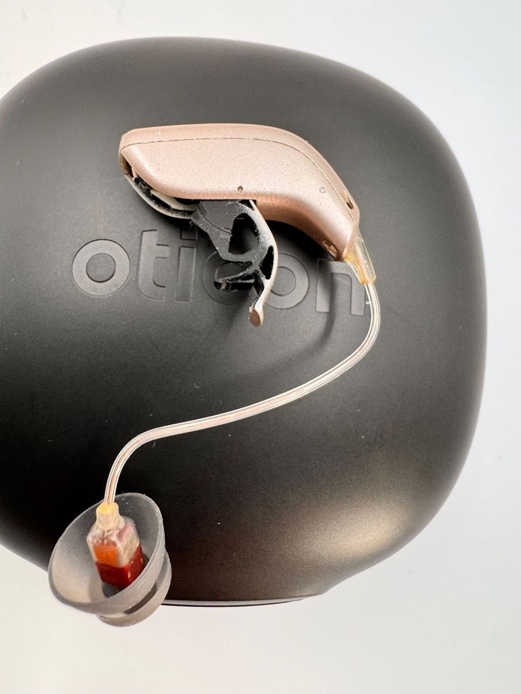Oticon Attrezzature mediche: Oticon Opn 3 Hörgerät Rechts – Usato da Hermetschwil-Staffeln venduto da Sigmund57 8