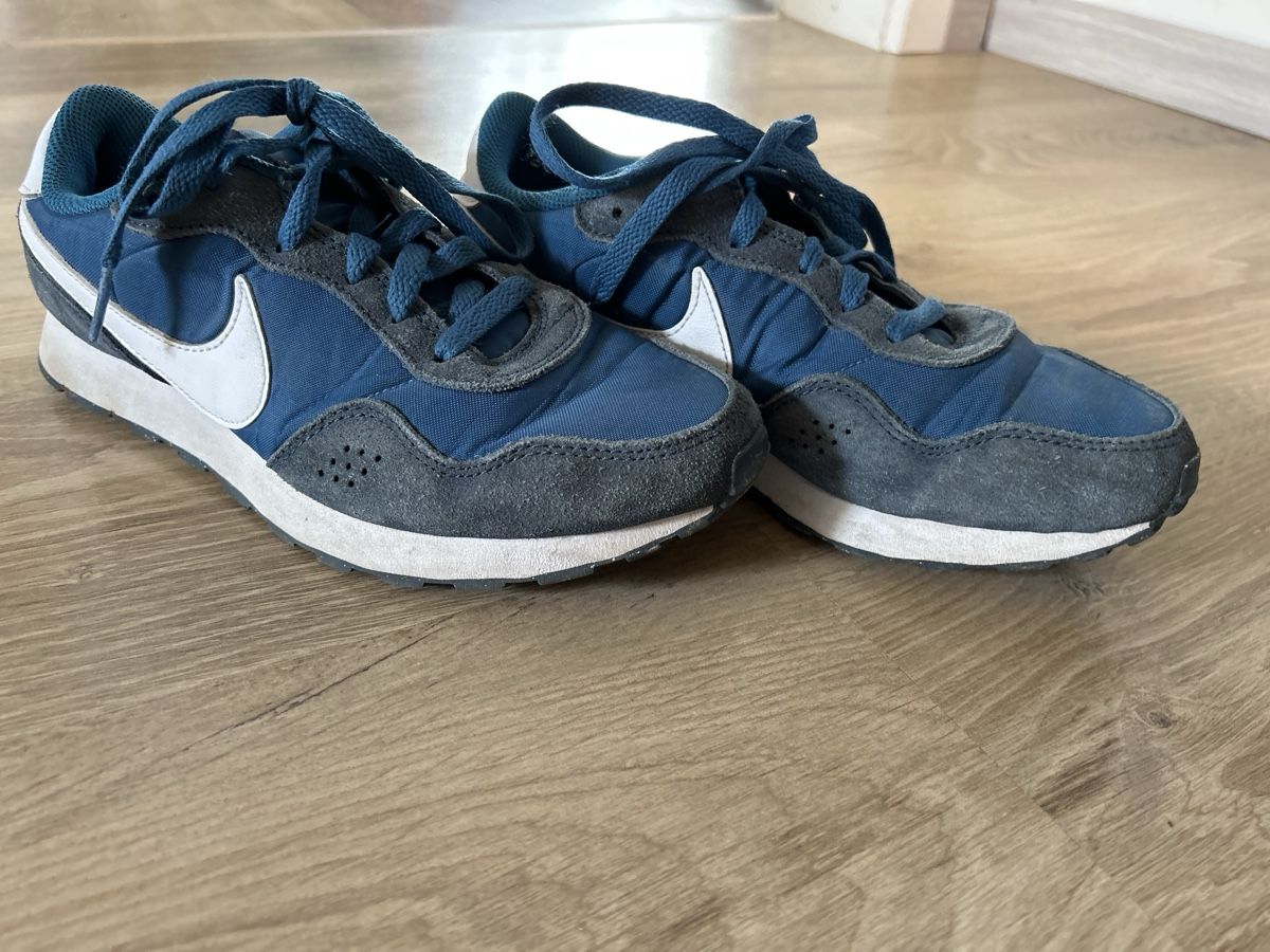 Nike Schuhe für Jungen: Nike Freizeitschuh Sneaker Gr. 38.5 – Gebraucht aus Gelterkinden von Sab_la85 3