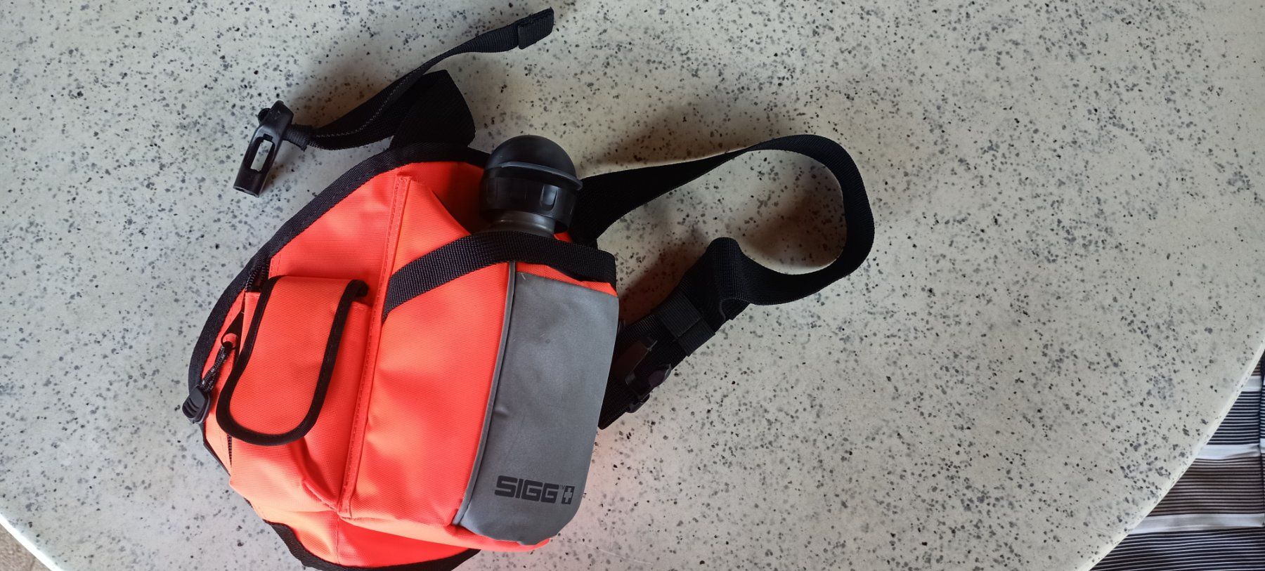 Sigg Taschen: SIGG Hüfttasche Gürteltasche orange/grau – Gebraucht aus Sempach von Outletinoo 4
