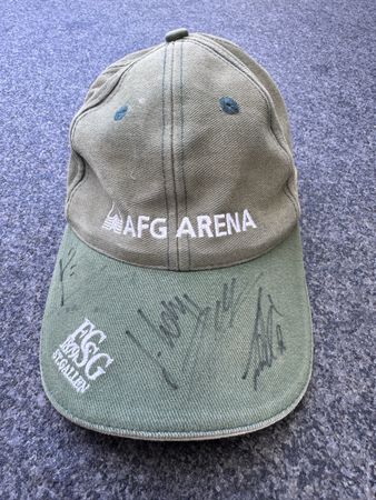 Kappe AFG ARENA FCSG St. Gallen mit Unterschriften braun