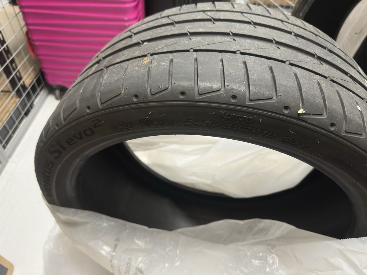 Pneus & Kompletträder: 245/35 19 winter hankook 2stk. – Gebraucht aus Kirchberg SG von SchweizerStein