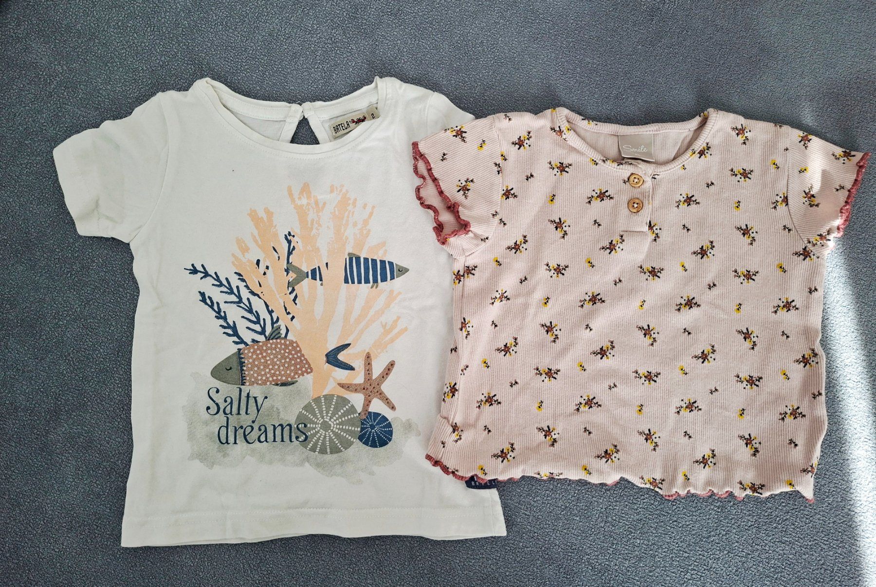 Camicette, T-shirt & Top: 2 T-Shirts Gr. 80 – Usato da Münchenbuchsee venduto da lanereal
