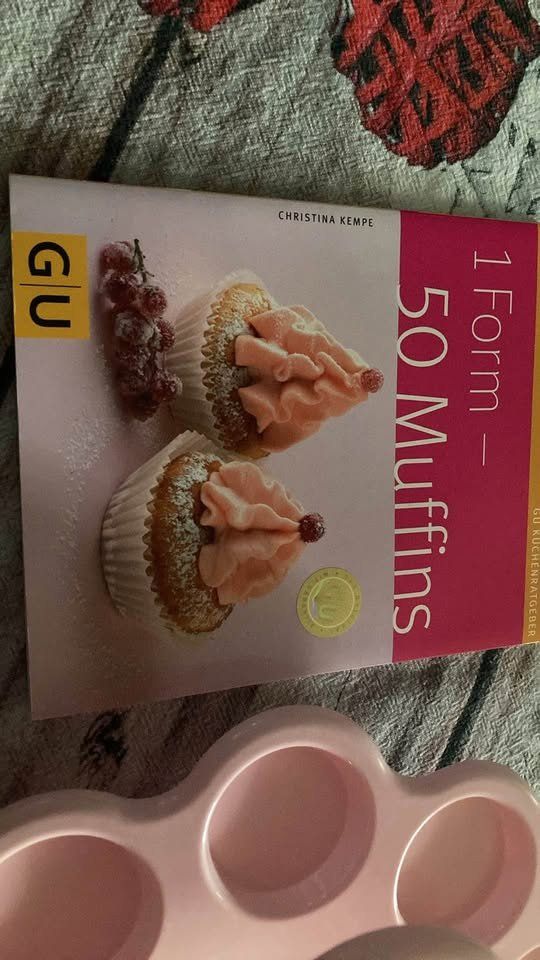 Komplettküchen: Toller Cupcakes Halter / Etagere + 2 Backbücher – Neu (gemäss Beschreibung) aus Rudolfstetten von Stellina1975 2
