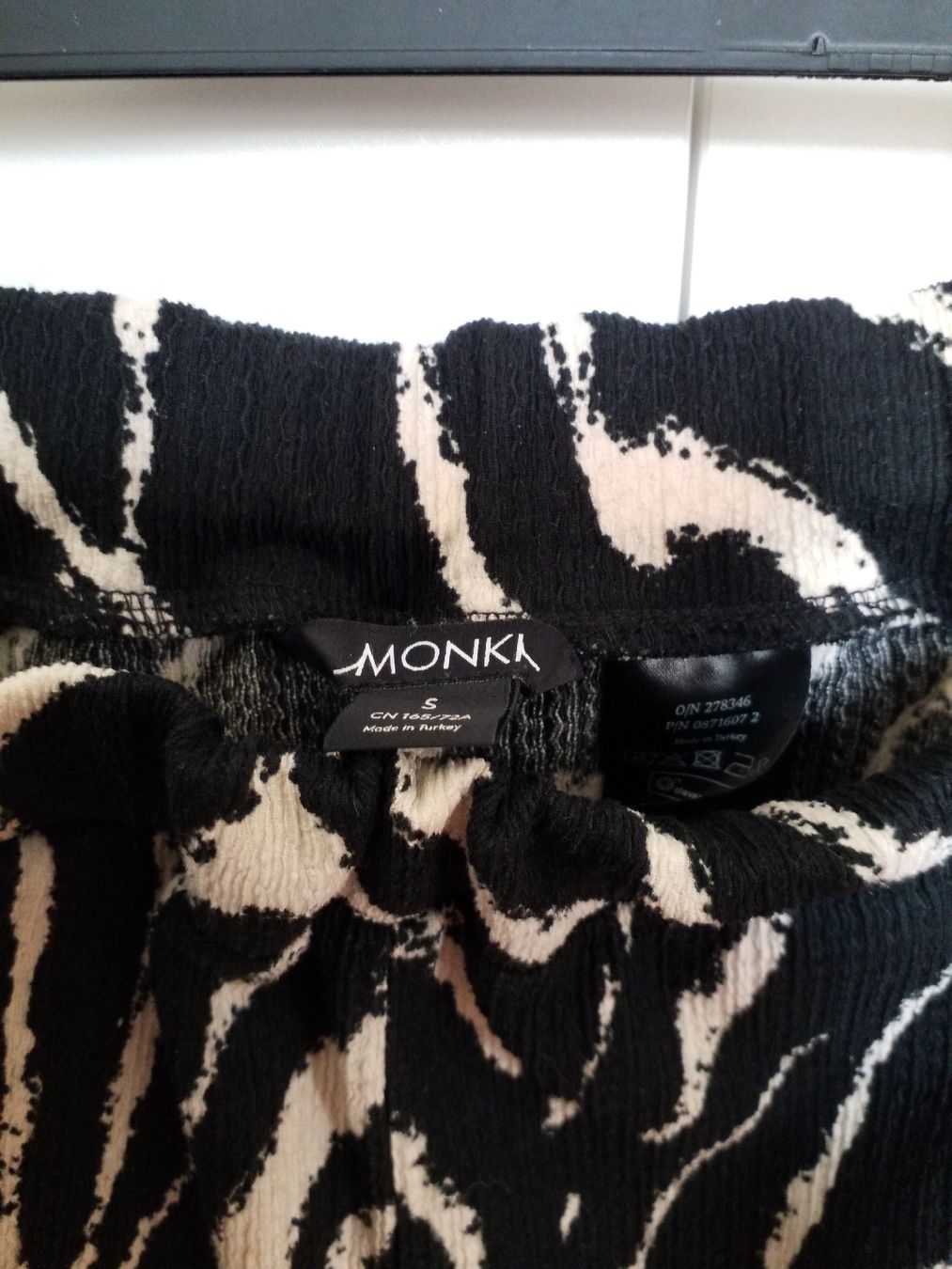 Monki Gonne: Monki Zebra Print Skirt - Size S – Usato da Luzern venduto da _Lobster_ 1