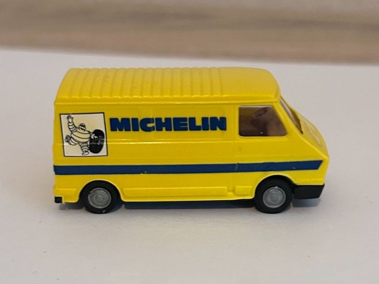 Praliné Modellini d'auto: Praliné Fiat 242 Kasten "Michelin" – Usato da Goldach venduto da Manyro55 1