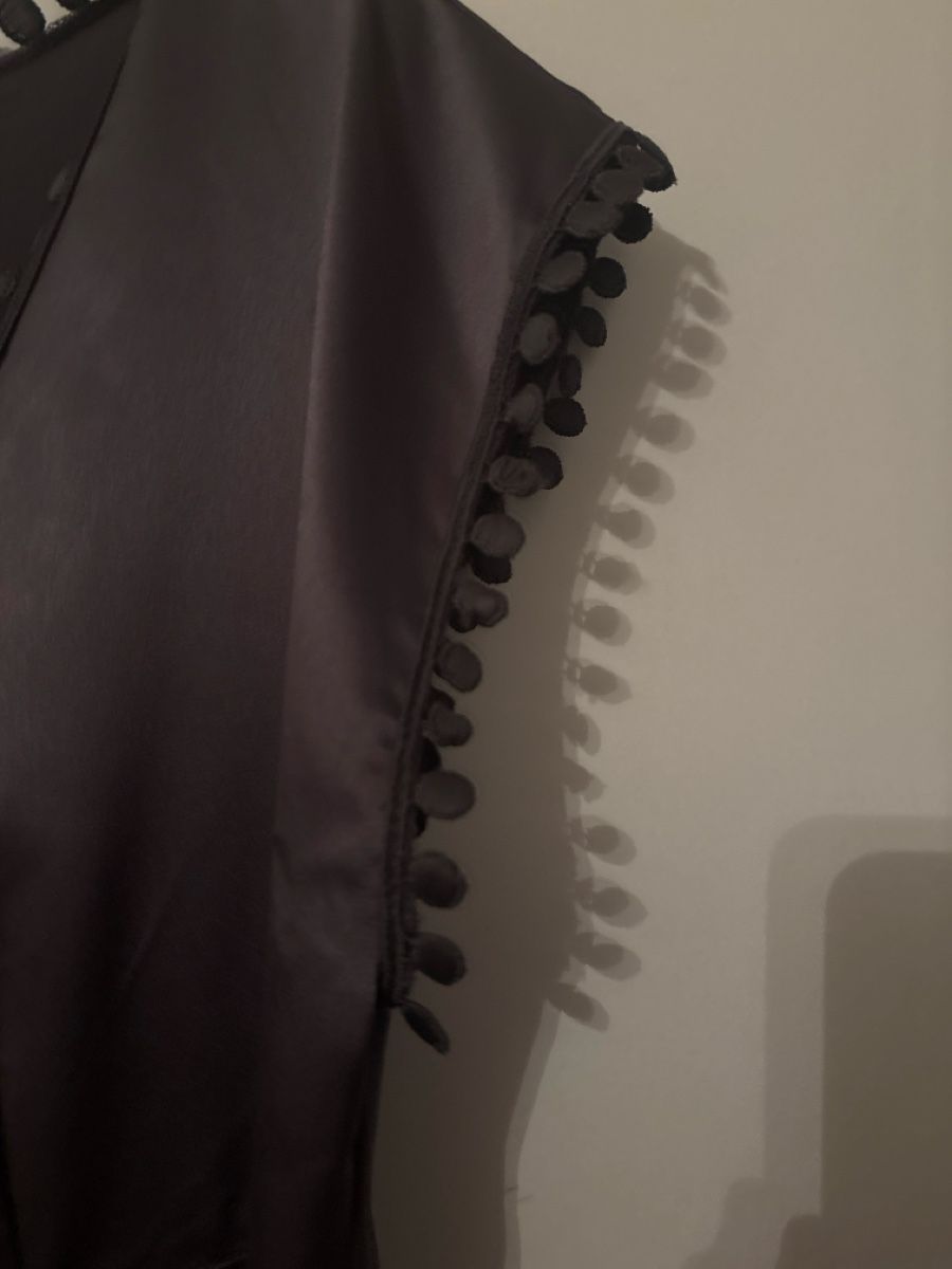 Vestiti: Graues Kleid mit Schmetterling, Gr. M,  ca.80cm lang – Usato da Altendorf venduto da mausi771 2