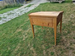 Pult aus Holz