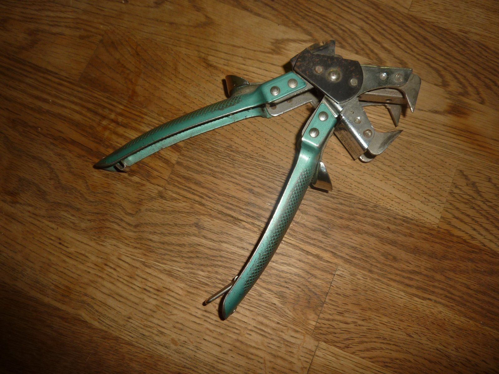 AC-DC Alle Werkzeuge: Original Swingline 500 Staple Remover Zange – Gebraucht aus Hochfelden von swissice 1