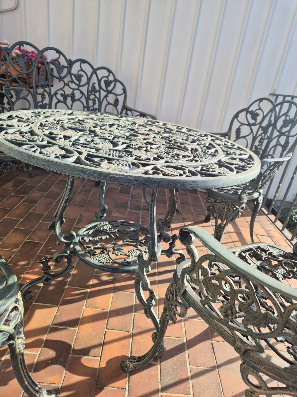 Set di tavolo e panche: Nostalgisches  Gartentischset, Metall – Usato da Speicher venduto da Ramtha1 1