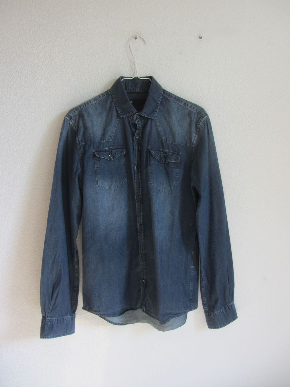 We Camicie: WE Jeanshemd dunkelblau S – Usato da Zürich venduto da Diazaio