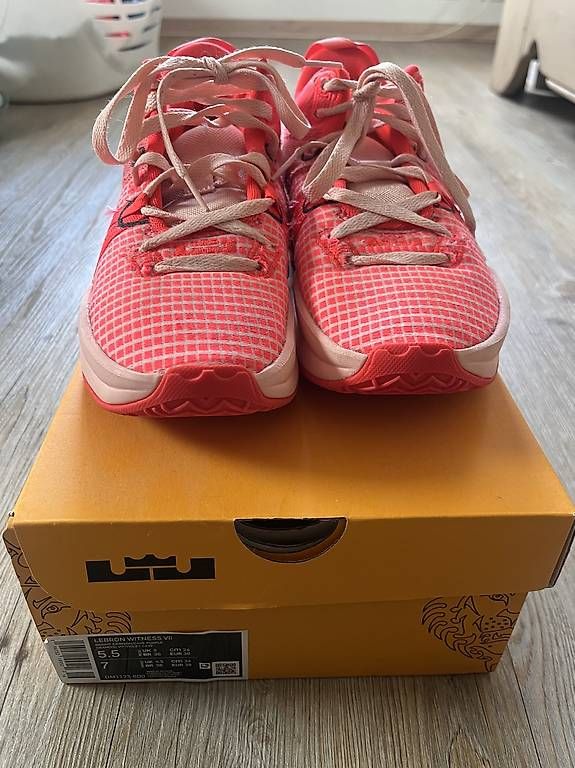 Scarpe da uomo: Chaussures de basket Nike Lebron taille 38 – Usato da Yverdon-les-Bains venduto da car_xd5s 1