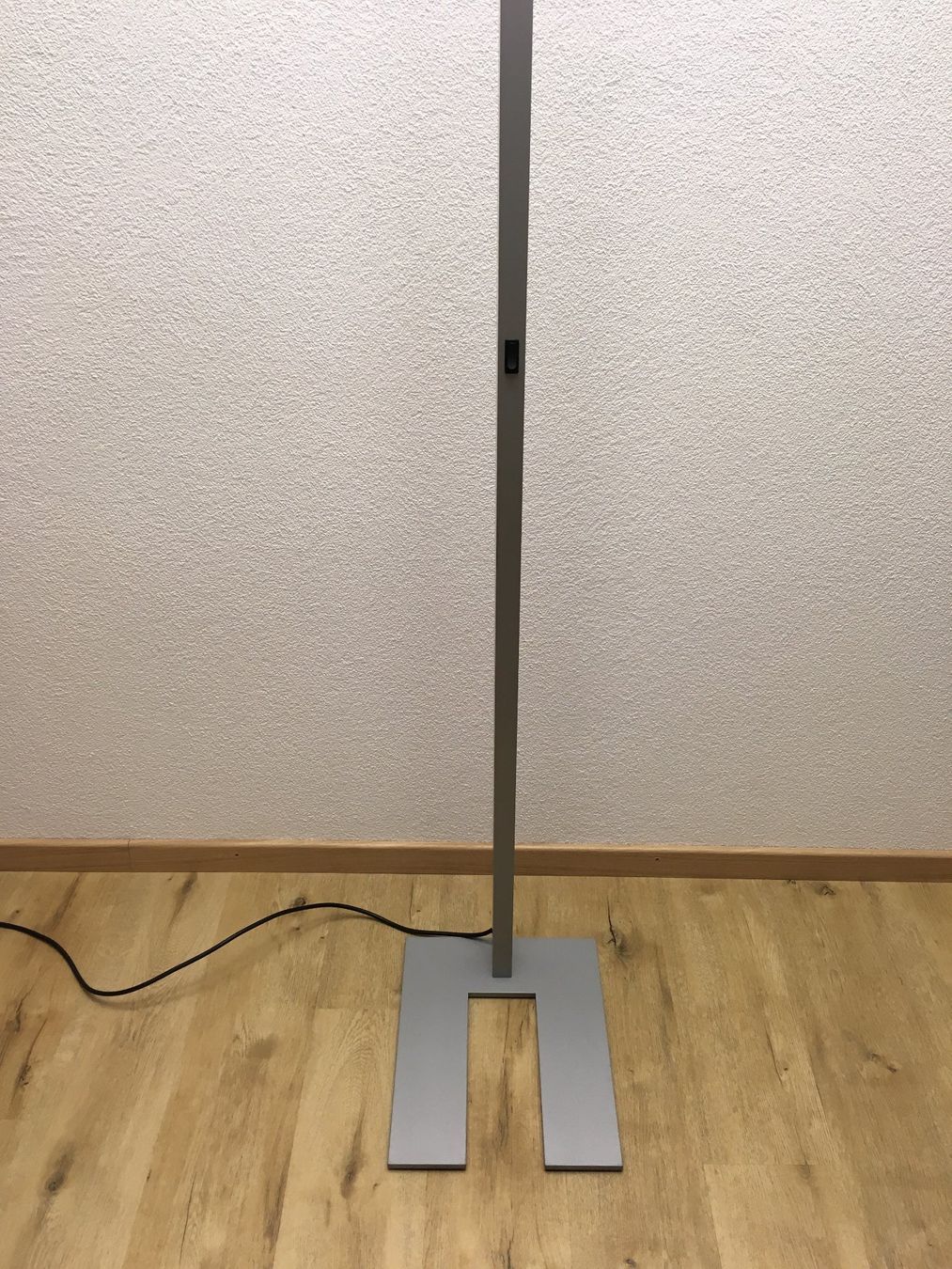 Lampade: Standleuchte mit autom. An- und Ausschaltsensor, dimmbar! – Usato da Schaffhausen venduto da Schweizerschatzkiste 1