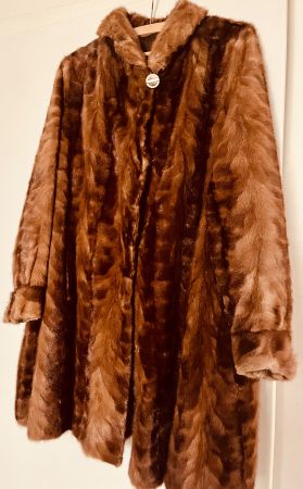 Manteau en fourrure de vison avec chapeau et tour de cou