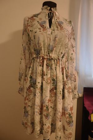 Manor Kleid Blumenmuster Grösse 36Chiffon leicht gebraucht
