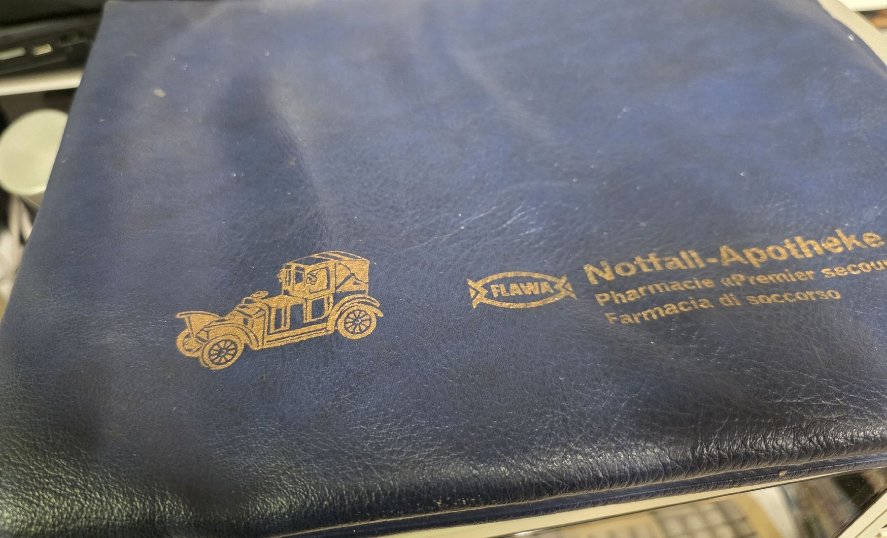 Automobili: Notfall Apotheke Ledertasche für Oldtimer Autos – Usato da Reinach BL venduto da _MasterK_ 2