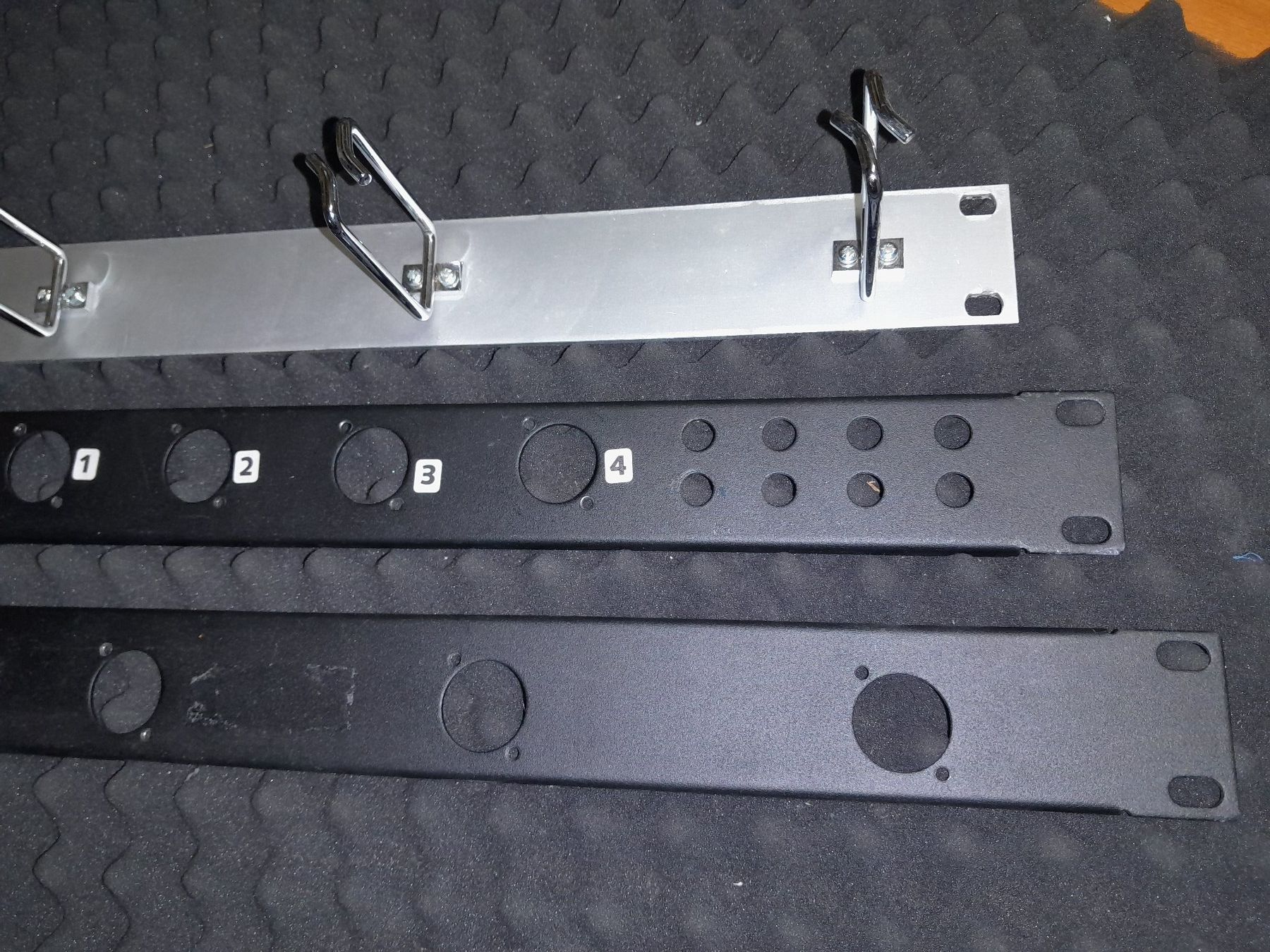 Supporti a parete: Rackblende / Blindabdeckung 1HE - Schwarz – Usato da Steffisburg venduto da FutureOne 3