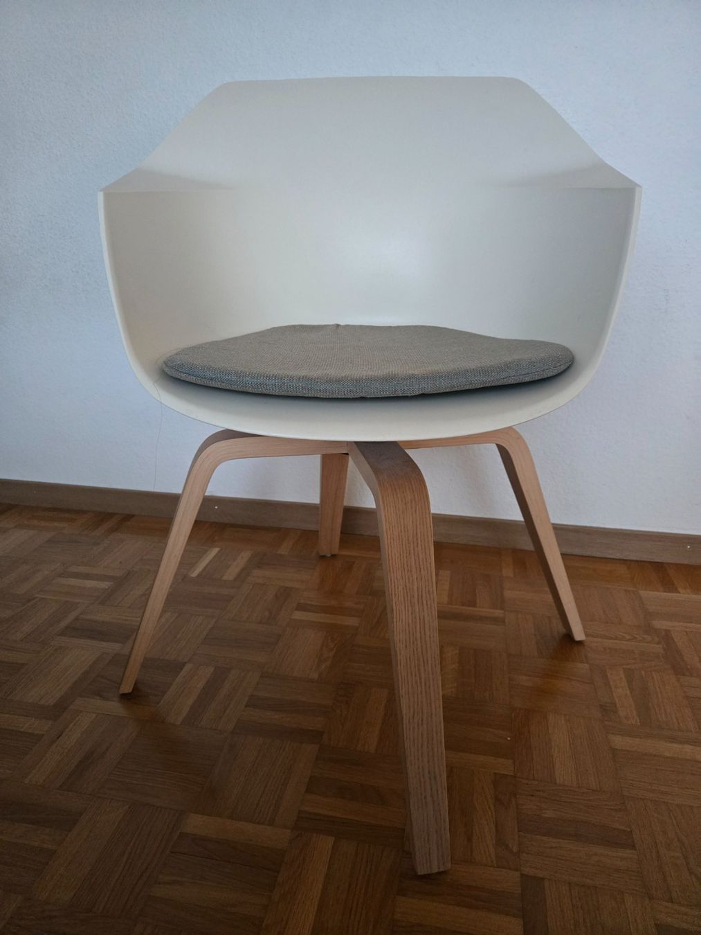 Pfister Stühle: Zwei Armlehnstuhle, drehbar – Gebraucht aus Zuerich von yoonil
