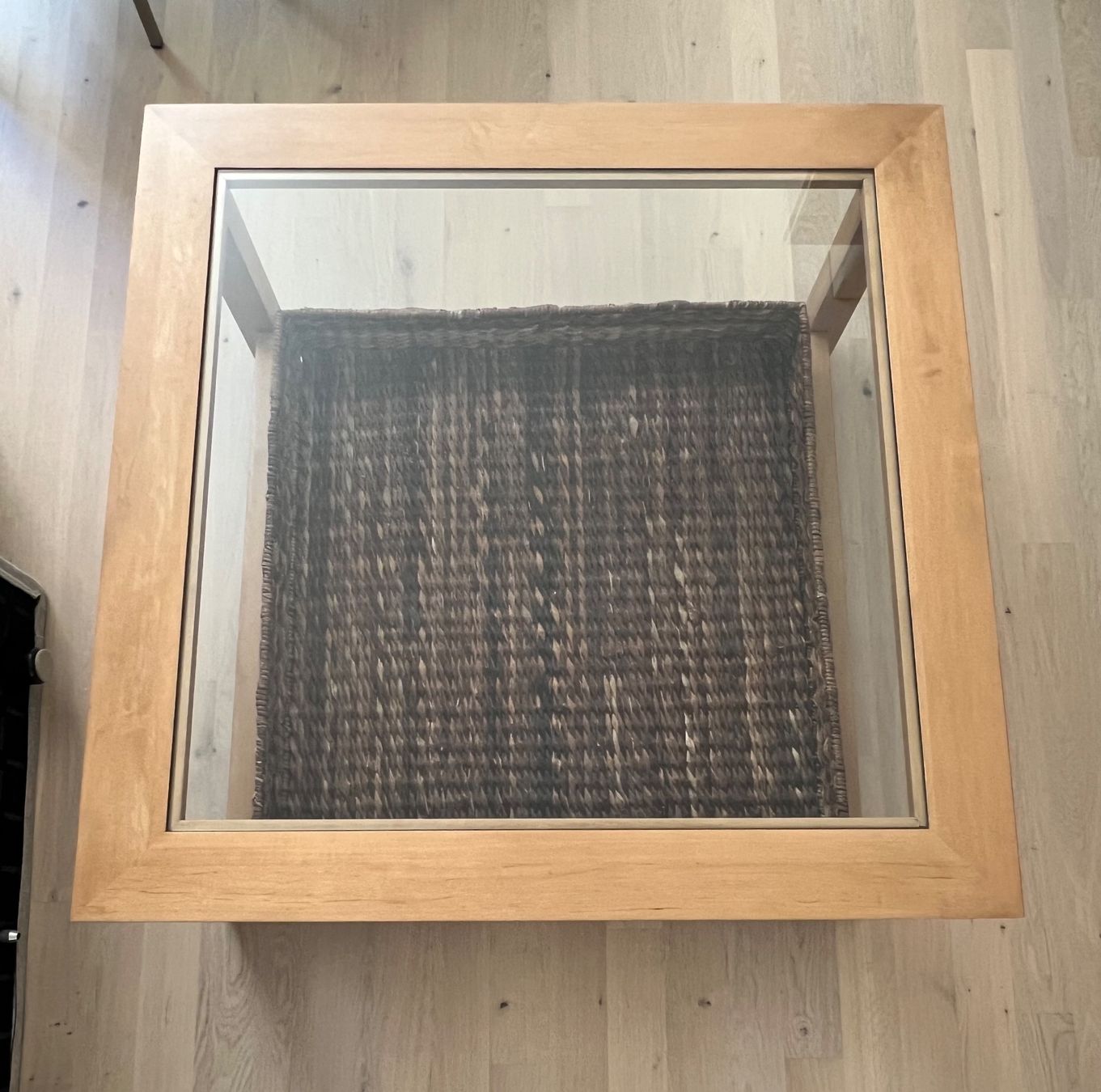 Tavoli: Couch Tisch mit Glasplatte Holz Korpus 100x100cm – Usato da Horgen venduto da jan_9xbp 1