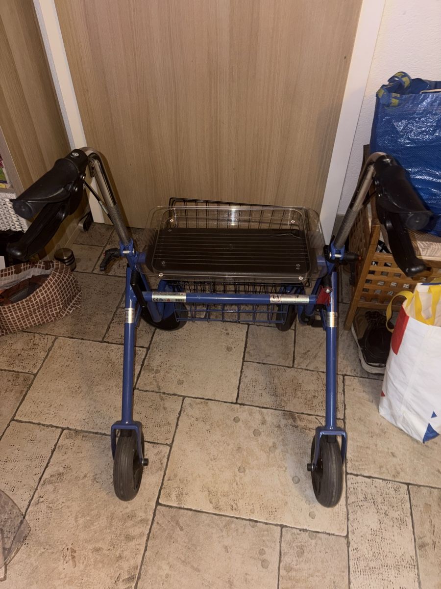 Ausili per la deambulazione: Déambulateur bleu en acier – Usato da Moudon venduto da Mr_Bome 2