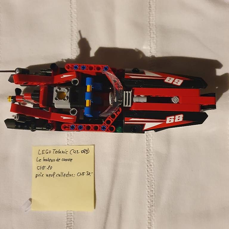 Jeux de construction: LEGO Technic 42089  Bateau de course  monté, bon état – D'occasion à Corcelles-le-Jorat par Fashion_Unfold 2